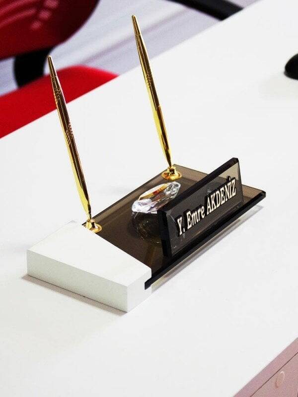 Bronz Kristal & Beyaz Ahşap Masa İsimliği l Dsn-105 - 1