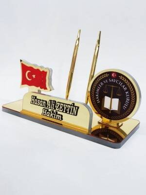 Yeni HSK logolu ve Türk Bayraklı Masa İsimlik